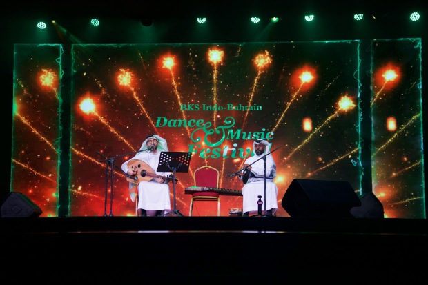 <p>Mr Aseeri performing with percussionist Rashid Al Hameeri</p>
